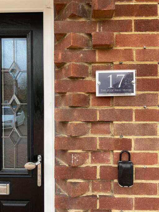 Three Bedroom House, Driveway, Bracknell Centre Exterior foto